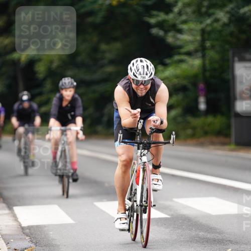 14.09.2025 - Stadtparktriathlon Michael Burmester http://msf.ph/oto/8910366 14.09.2025 10:36:51 Radfahren 558, 694, 764, 783, 788, 798, 811 meine-sportfotos.de