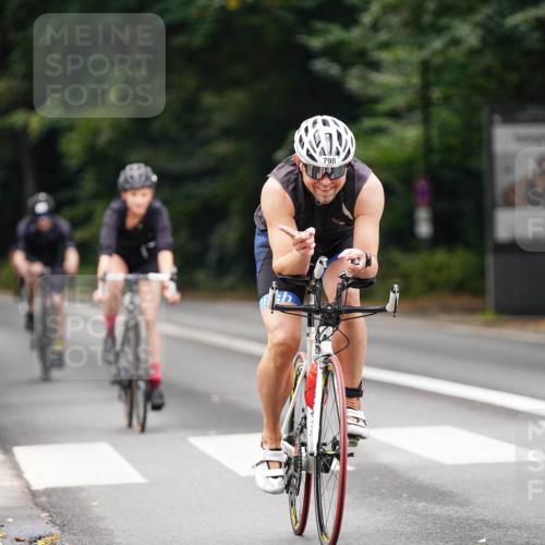 14.09.2025 - Stadtparktriathlon Michael Burmester http://msf.ph/oto/8910367 14.09.2025 10:36:51 Radfahren 558, 694, 764, 783, 788, 798, 811 meine-sportfotos.de