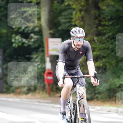 14.09.2025 - Stadtparktriathlon Michael Burmester http://msf.ph/oto/8910382 14.09.2025 10:37:01 Radfahren 518, 588, 622, 737, 752, 788 meine-sportfotos.de