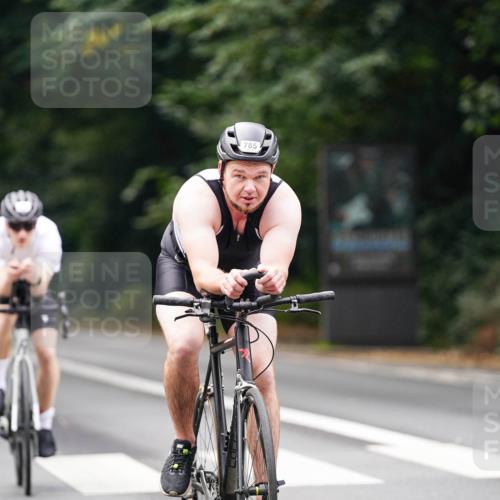 14.09.2025 - Stadtparktriathlon Michael Burmester http://msf.ph/oto/8910388 14.09.2025 10:37:14 Radfahren 518, 667, 691, 761, 785, 813 meine-sportfotos.de