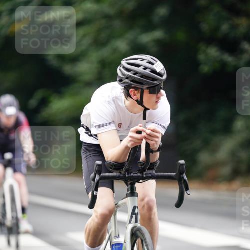 14.09.2025 - Stadtparktriathlon Michael Burmester http://msf.ph/oto/8910390 14.09.2025 10:37:15 Radfahren 518, 667, 691, 761, 785, 813 meine-sportfotos.de