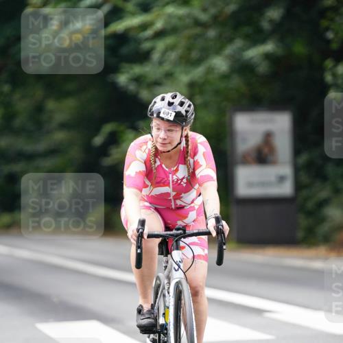 14.09.2025 - Stadtparktriathlon Michael Burmester http://msf.ph/oto/8910395 14.09.2025 10:37:21 Radfahren 667, 685, 691, 743, 761 meine-sportfotos.de