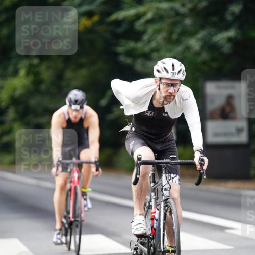 14.09.2025 - Stadtparktriathlon Michael Burmester http://msf.ph/oto/8910434 14.09.2025 10:38:18 Radfahren 705, 748, 750, 759, 763, 799, 800 meine-sportfotos.de