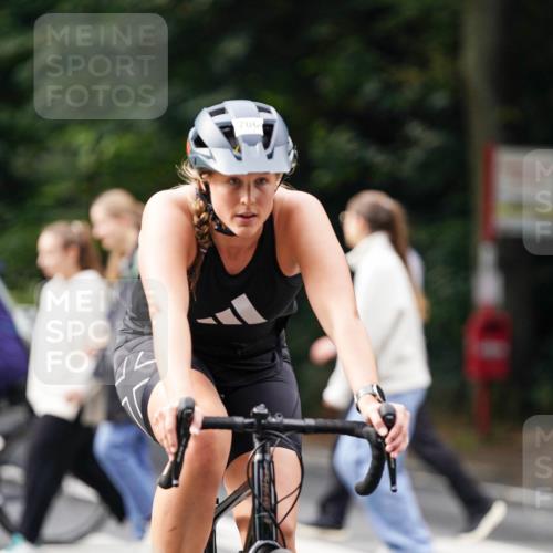 14.09.2025 - Stadtparktriathlon Michael Burmester http://msf.ph/oto/8910462 14.09.2025 10:38:57 Radfahren 581, 624, 706, 779 meine-sportfotos.de