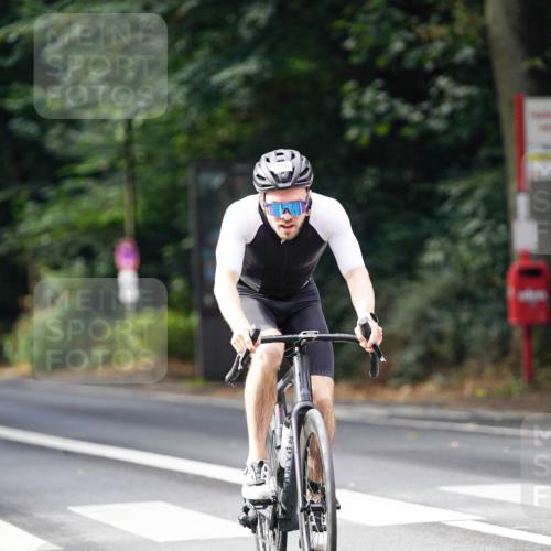 14.09.2025 - Stadtparktriathlon Michael Burmester http://msf.ph/oto/8910478 14.09.2025 10:39:22 Radfahren 515, 637, 758, 801, 815 meine-sportfotos.de