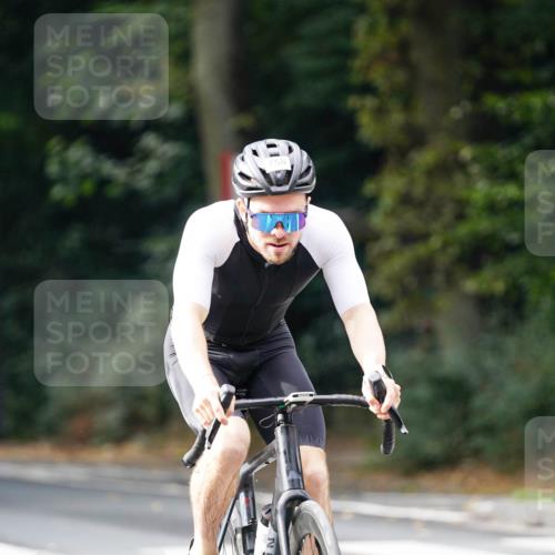 14.09.2025 - Stadtparktriathlon Michael Burmester http://msf.ph/oto/8910479 14.09.2025 10:39:22 Radfahren 515, 637, 758, 801, 815 meine-sportfotos.de