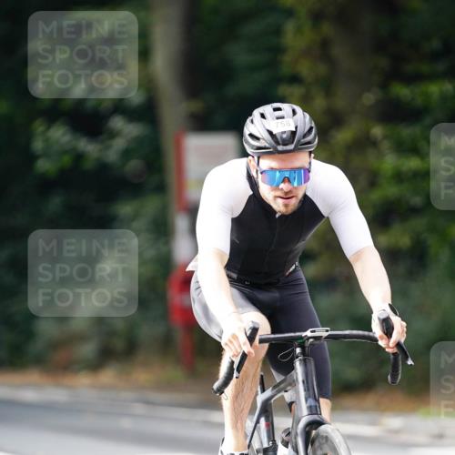 14.09.2025 - Stadtparktriathlon Michael Burmester http://msf.ph/oto/8910480 14.09.2025 10:39:22 Radfahren 515, 637, 758, 801, 815 meine-sportfotos.de