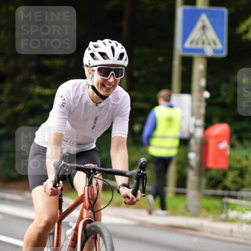 14.09.2025 - Stadtparktriathlon Michael Burmester http://msf.ph/oto/8910497 14.09.2025 10:40:04 Radfahren 647, 740, 776, 780 meine-sportfotos.de