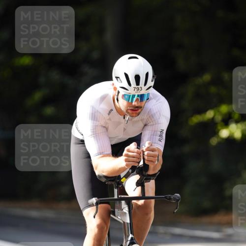 14.09.2025 - Stadtparktriathlon Michael Burmester http://msf.ph/oto/8910554 14.09.2025 10:47:50 Radfahren 641, 697, 729, 787, 793 meine-sportfotos.de