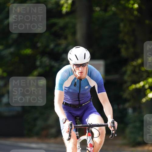 14.09.2025 - Stadtparktriathlon Michael Burmester http://msf.ph/oto/8910556 14.09.2025 10:47:52 Radfahren 641, 695, 697, 729, 787, 793 meine-sportfotos.de