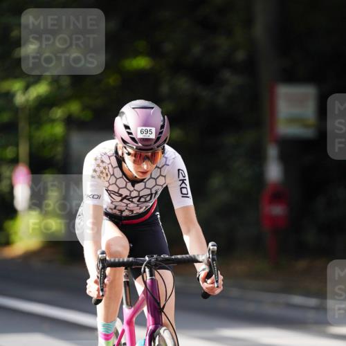 14.09.2025 - Stadtparktriathlon Michael Burmester http://msf.ph/oto/8910561 14.09.2025 10:47:59 Radfahren 647, 665, 695, 697, 729, 740, 749, 762, 765, 777, 818 meine-sportfotos.de