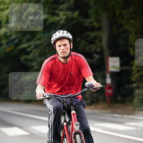 14.09.2025 - Stadtparktriathlon Michael Burmester http://msf.ph/oto/8910602 14.09.2025 10:49:03 Radfahren 558, 674, 746, 760, 770, 771, 778, 802 meine-sportfotos.de