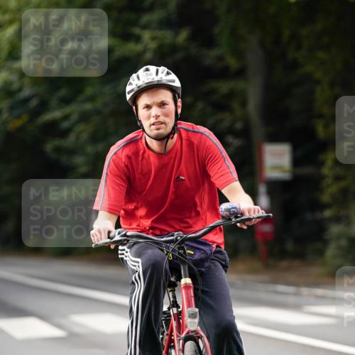 14.09.2025 - Stadtparktriathlon Michael Burmester http://msf.ph/oto/8910603 14.09.2025 10:49:03 Radfahren 558, 674, 746, 760, 770, 771, 778, 802 meine-sportfotos.de