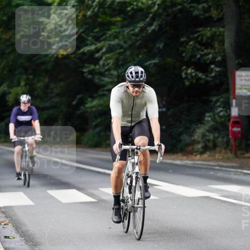 14.09.2025 - Stadtparktriathlon Michael Burmester http://msf.ph/oto/8910610 14.09.2025 10:49:14 Radfahren 637, 674, 755, 770, 774, 816 meine-sportfotos.de