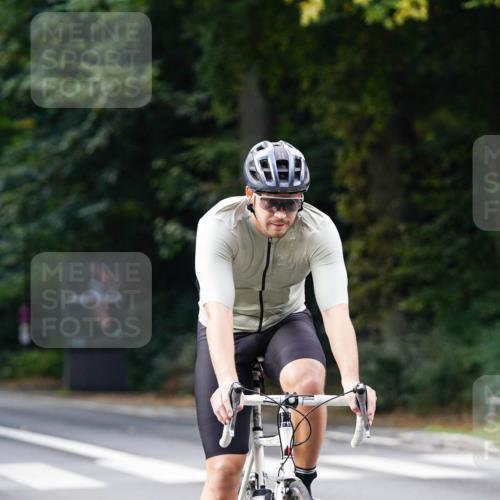14.09.2025 - Stadtparktriathlon Michael Burmester http://msf.ph/oto/8910611 14.09.2025 10:49:15 Radfahren 637, 674, 755, 774, 816 meine-sportfotos.de