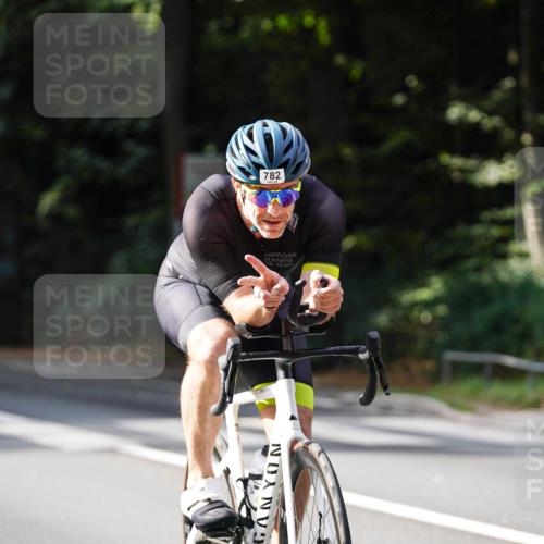 14.09.2025 - Stadtparktriathlon Michael Burmester http://msf.ph/oto/8910667 14.09.2025 10:50:44 Radfahren 659, 676, 737, 739, 753, 782 meine-sportfotos.de