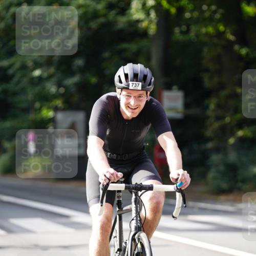 14.09.2025 - Stadtparktriathlon Michael Burmester http://msf.ph/oto/8910672 14.09.2025 10:50:50 Radfahren 659, 737, 753 meine-sportfotos.de