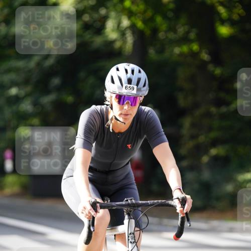 14.09.2025 - Stadtparktriathlon Michael Burmester http://msf.ph/oto/8910673 14.09.2025 10:50:52 Radfahren 621, 659, 737 meine-sportfotos.de