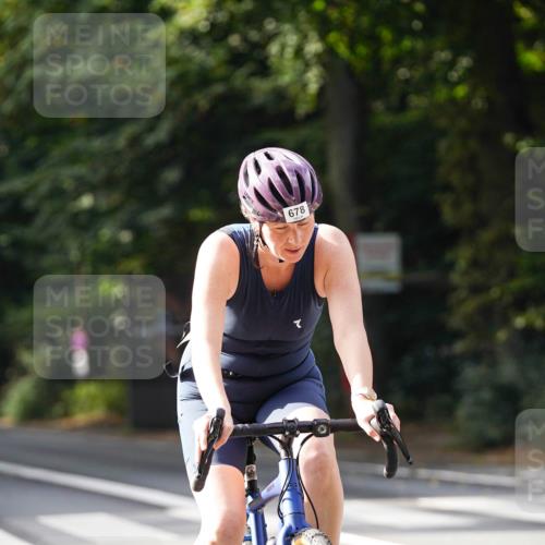 14.09.2025 - Stadtparktriathlon Michael Burmester http://msf.ph/oto/8910679 14.09.2025 10:51:02 Radfahren 621, 654, 678 meine-sportfotos.de