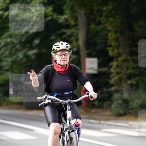 14.09.2025 - Stadtparktriathlon Michael Burmester http://msf.ph/oto/8910687 14.09.2025 10:51:32 Radfahren 664, 682 meine-sportfotos.de