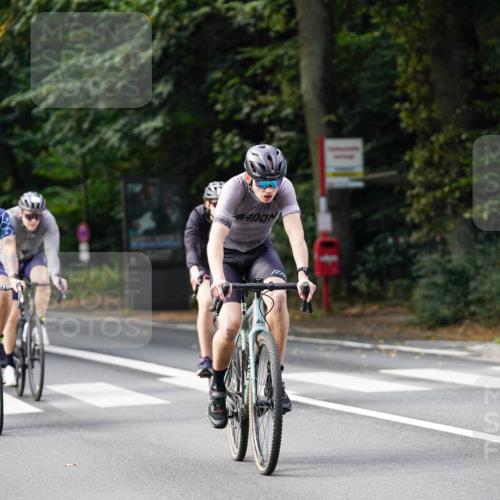 14.09.2025 - Stadtparktriathlon Michael Burmester http://msf.ph/oto/8910696 14.09.2025 10:51:53 Radfahren 651, 693, 724, 727, 743, 750, 752, 775, 804 meine-sportfotos.de