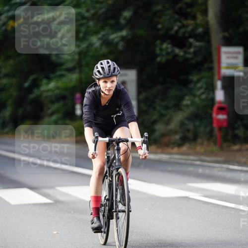 14.09.2025 - Stadtparktriathlon Michael Burmester http://msf.ph/oto/8910743 14.09.2025 10:52:43 Radfahren 694, 718, 723 meine-sportfotos.de