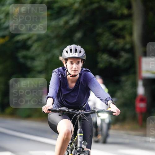 14.09.2025 - Stadtparktriathlon Michael Burmester http://msf.ph/oto/8910755 14.09.2025 10:52:55 Radfahren 646, 657, 708, 723, 730 meine-sportfotos.de