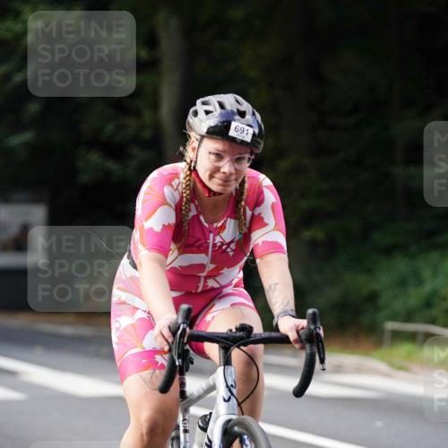 14.09.2025 - Stadtparktriathlon Michael Burmester http://msf.ph/oto/8910763 14.09.2025 10:53:05 Radfahren 691, 708, 730, 734 meine-sportfotos.de