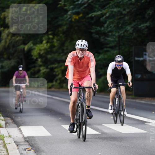 14.09.2025 - Stadtparktriathlon Michael Burmester http://msf.ph/oto/8910778 14.09.2025 10:53:53 Radfahren 631, 668, 685, 758, 766, 808 meine-sportfotos.de