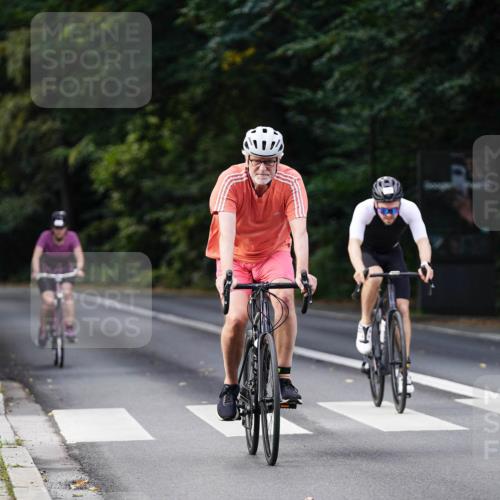 14.09.2025 - Stadtparktriathlon Michael Burmester http://msf.ph/oto/8910779 14.09.2025 10:53:53 Radfahren 631, 668, 685, 758, 766, 808 meine-sportfotos.de