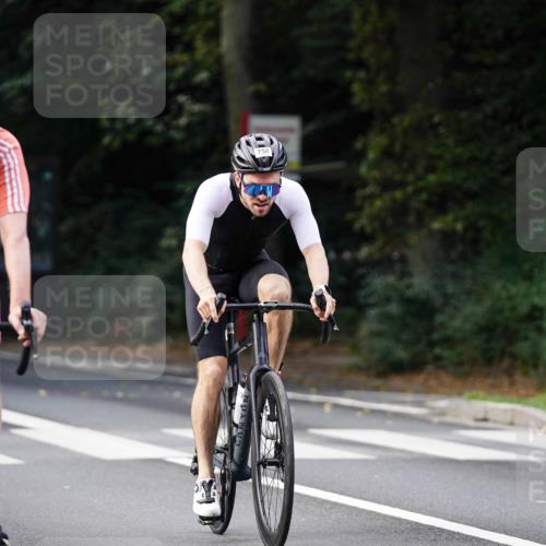 14.09.2025 - Stadtparktriathlon Michael Burmester http://msf.ph/oto/8910782 14.09.2025 10:53:54 Radfahren 631, 668, 685, 758, 766, 808 meine-sportfotos.de
