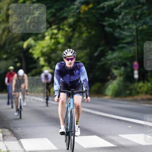 14.09.2025 - Stadtparktriathlon Michael Burmester http://msf.ph/oto/8910786 14.09.2025 10:54:11 Radfahren 735, 761, 793 meine-sportfotos.de