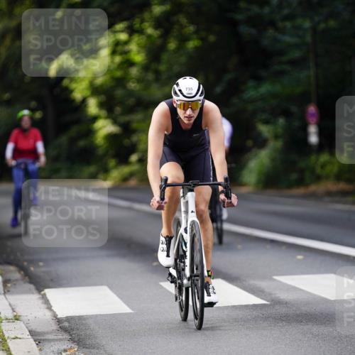 14.09.2025 - Stadtparktriathlon Michael Burmester http://msf.ph/oto/8910789 14.09.2025 10:54:13 Radfahren 735, 761, 793, 865 meine-sportfotos.de