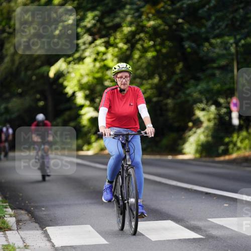 14.09.2025 - Stadtparktriathlon Michael Burmester http://msf.ph/oto/8910795 14.09.2025 10:54:17 Radfahren 735, 761, 793, 865 meine-sportfotos.de