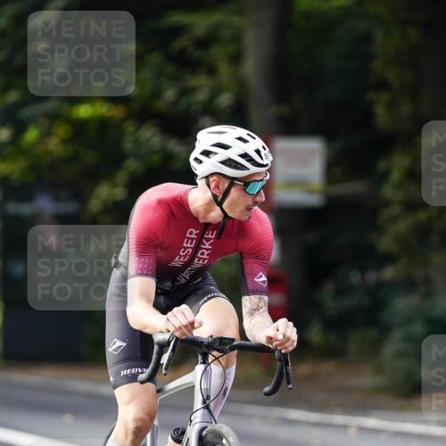 14.09.2025 - Stadtparktriathlon Michael Burmester http://msf.ph/oto/8910799 14.09.2025 10:54:21 Radfahren 779, 793, 815, 865 meine-sportfotos.de
