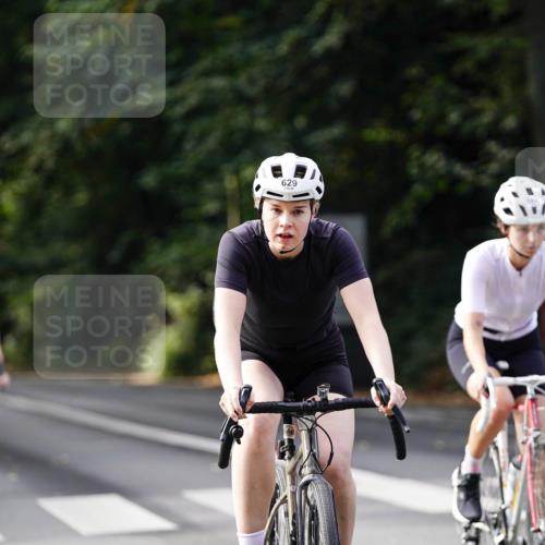 14.09.2025 - Stadtparktriathlon Michael Burmester http://msf.ph/oto/8910809 14.09.2025 10:54:34 Radfahren 629, 667, 671, 688, 732, 749, 779, 823, 880 meine-sportfotos.de