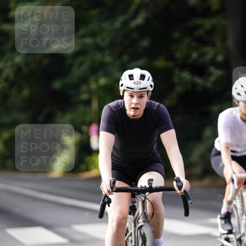 14.09.2025 - Stadtparktriathlon Michael Burmester http://msf.ph/oto/8910810 14.09.2025 10:54:34 Radfahren 629, 667, 671, 688, 732, 749, 779, 823, 880 meine-sportfotos.de