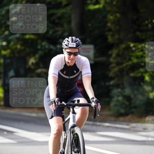 14.09.2025 - Stadtparktriathlon Michael Burmester http://msf.ph/oto/8910875 14.09.2025 10:55:48 Radfahren 650, 765, 792, 801, 851 meine-sportfotos.de
