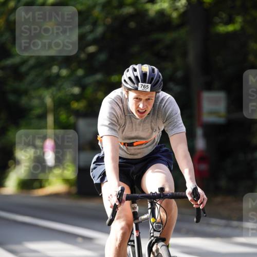 14.09.2025 - Stadtparktriathlon Michael Burmester http://msf.ph/oto/8910878 14.09.2025 10:55:53 Radfahren 647, 650, 740, 765, 792, 818, 851 meine-sportfotos.de