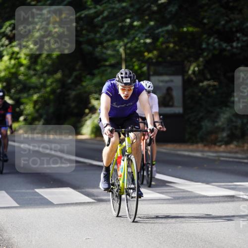 14.09.2025 - Stadtparktriathlon Michael Burmester http://msf.ph/oto/8910883 14.09.2025 10:55:58 Radfahren 647, 679, 740, 765, 792, 818, 831, 851 meine-sportfotos.de
