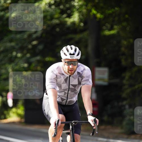 14.09.2025 - Stadtparktriathlon Michael Burmester http://msf.ph/oto/8910889 14.09.2025 10:56:07 Radfahren 679, 781, 818, 831 meine-sportfotos.de