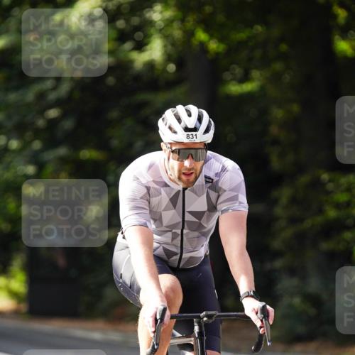 14.09.2025 - Stadtparktriathlon Michael Burmester http://msf.ph/oto/8910890 14.09.2025 10:56:07 Radfahren 679, 781, 818, 831 meine-sportfotos.de