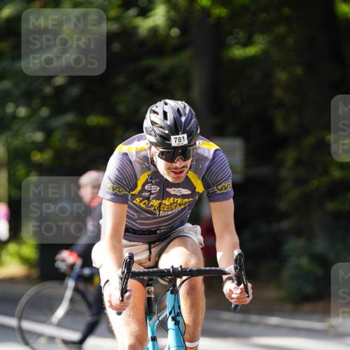 14.09.2025 - Stadtparktriathlon Michael Burmester http://msf.ph/oto/8910892 14.09.2025 10:56:10 Radfahren 679, 781, 831 meine-sportfotos.de