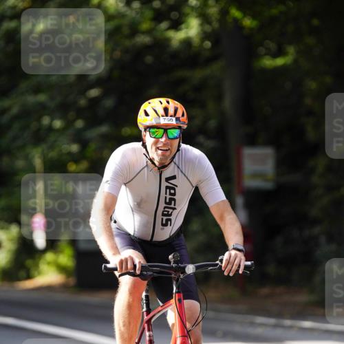 14.09.2025 - Stadtparktriathlon Michael Burmester http://msf.ph/oto/8910897 14.09.2025 10:56:21 Radfahren 645, 756, 760, 888 meine-sportfotos.de