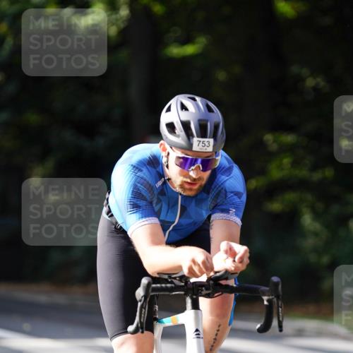 14.09.2025 - Stadtparktriathlon Michael Burmester http://msf.ph/oto/8910958 14.09.2025 10:57:28 Radfahren 638, 753, 827, 867, 905 meine-sportfotos.de