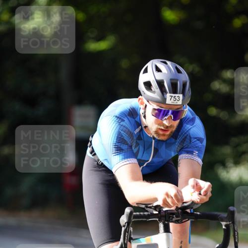 14.09.2025 - Stadtparktriathlon Michael Burmester http://msf.ph/oto/8910959 14.09.2025 10:57:28 Radfahren 638, 753, 827, 867, 905 meine-sportfotos.de