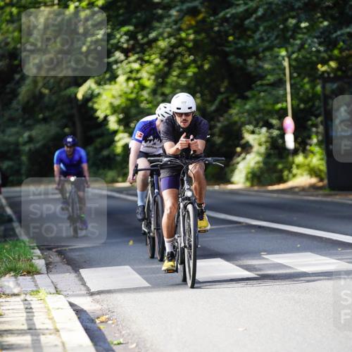 14.09.2025 - Stadtparktriathlon Michael Burmester http://msf.ph/oto/8910966 14.09.2025 10:57:38 Radfahren 638, 744, 777, 833, 867 meine-sportfotos.de