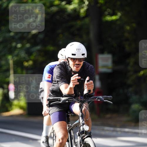 14.09.2025 - Stadtparktriathlon Michael Burmester http://msf.ph/oto/8910970 14.09.2025 10:57:39 Radfahren 638, 744, 777, 833, 867 meine-sportfotos.de