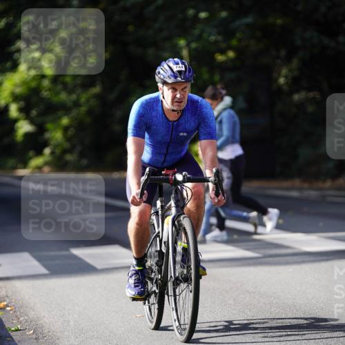14.09.2025 - Stadtparktriathlon Michael Burmester http://msf.ph/oto/8910971 14.09.2025 10:57:41 Radfahren 744, 777, 833 meine-sportfotos.de