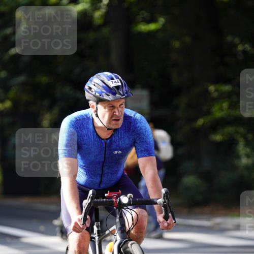 14.09.2025 - Stadtparktriathlon Michael Burmester http://msf.ph/oto/8910972 14.09.2025 10:57:41 Radfahren 744, 777, 833 meine-sportfotos.de